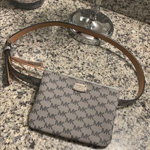Michael kors fanny